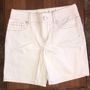 Su & Lola Off White Denim Shorts Size 12